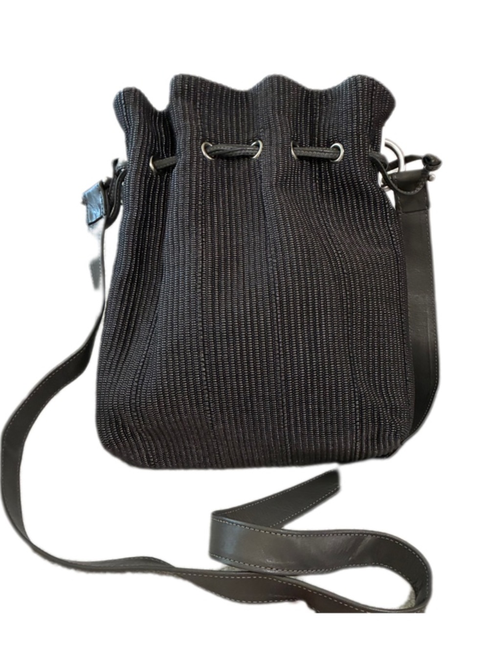 Sharif EUC Vintage 
CrossbodyBucket Bag Woven 
Grey w Leather Strap